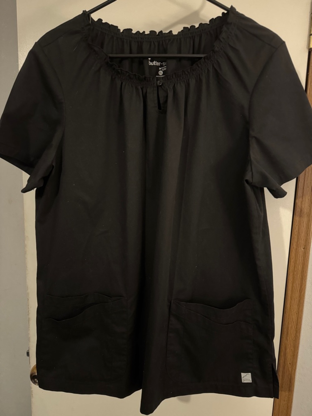 Butter soft stretch 6 pocket black peasant style short sleeve scrub top size xl